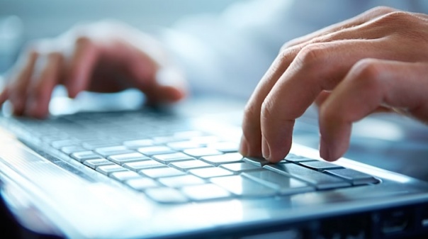 Município de Faro abre concurso para especialistas de informática