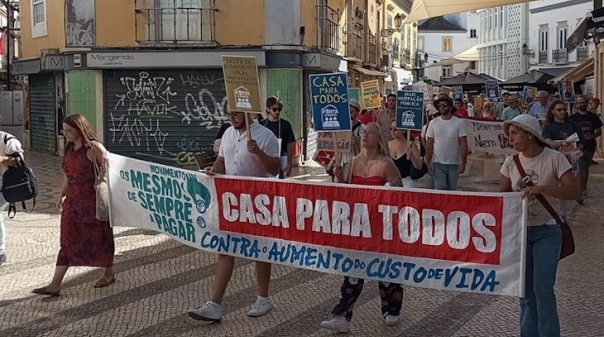 Habitação: Manifestantes reclamaram melhores condições de vida em Faro