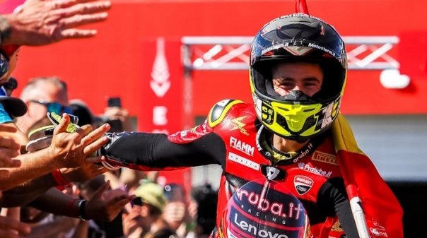 Álvaro Bautista vence Superpole do Mundial de Superbike em Portimão