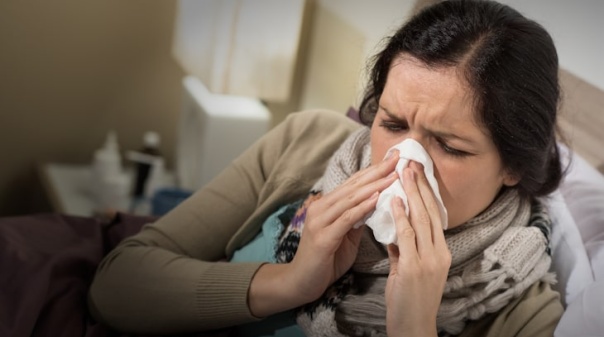 "Tripla epidemia" aumenta preocupação com a população mais velha e doentes de risco na chegada do inverno