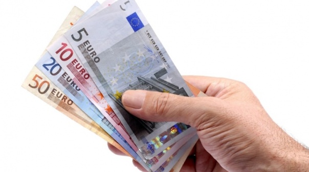 Dois terços dos portugueses poupam menos de 10% do salário