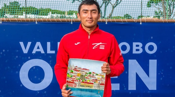 Khumoyun Sultanov conquista primeiro título do ano em Vale do Lobo