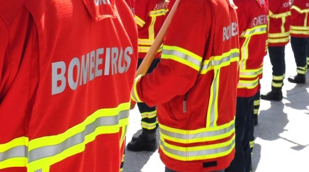 Comunidade britânica no Algarve organiza recolha de fundos para bombeiros voluntários