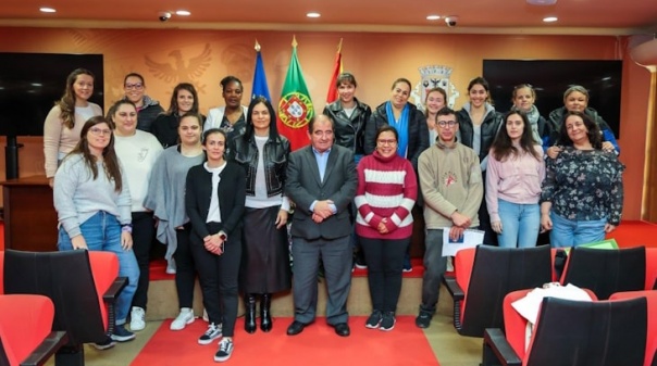Município de Albufeira contrata 50 auxiliares técnicos para escolas do concelho