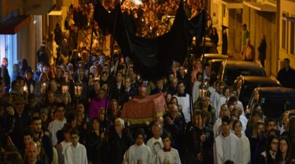 Procissão do “Senhor Morto” sai da Misericórdia de Faro na sexta-feira Santa 