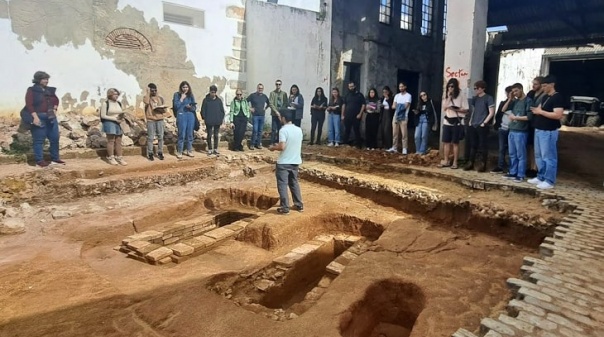 Escavações no centro de Faro revelam três sepulturas da antiga cidade romana de Ossónoba