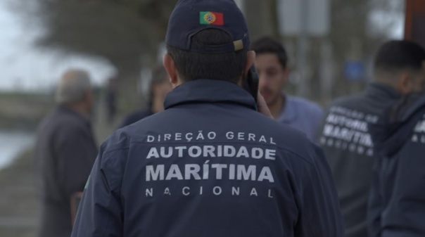 Simulacro de colisão entre dois navios mercantes com derrame de fuelóleo testa resposta em Portimão  