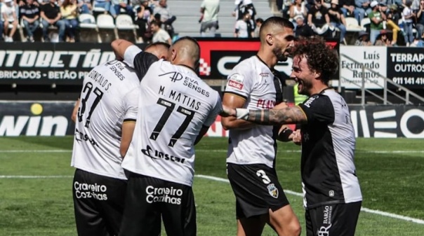 Farense vence Estoril e garante manutenção