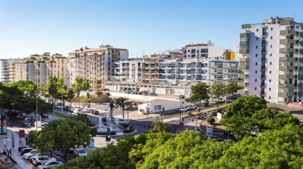 Preços das casas para arrendar no Algarve subiram 2% em abril 