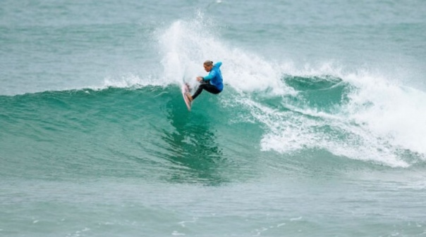 Teresa Bonvalot e Yolanda Hopkins avançam para os 'oitavos' do Sydney Surf Pro