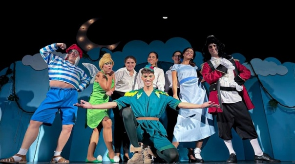 Versão moderna do musical Peter Pan no Teatro Mascarenhas Gregório em Silves
