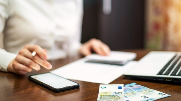 Rendimentos de juros e subsídio de refeição acima de 500 euros vão ter de ser declarados no IRS