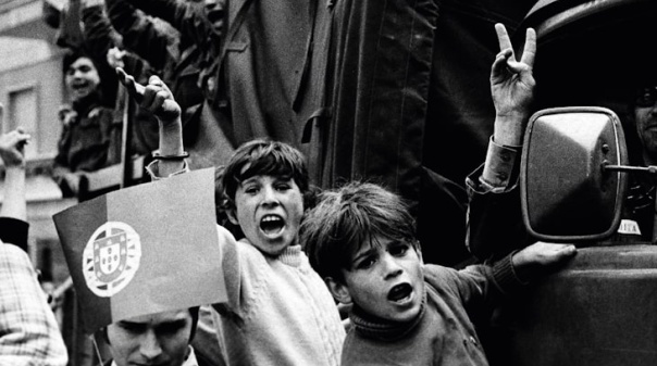Livro de fotografias do período revolucionário apresentado em Loulé 