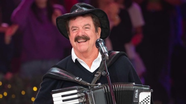 Quim Barreiros é o rei do Carnaval de Odiáxere