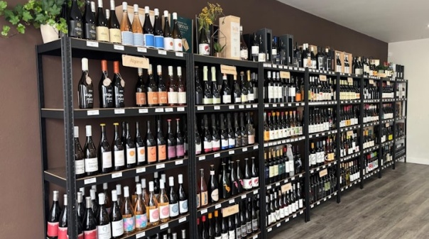 Nova garrafeira em Olhão aposta também em vinhos biológicos