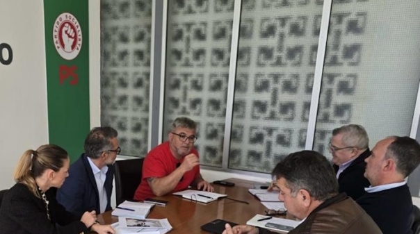 Representantes do PS Faro ouviram reivindicações dos bombeiros profissionais 