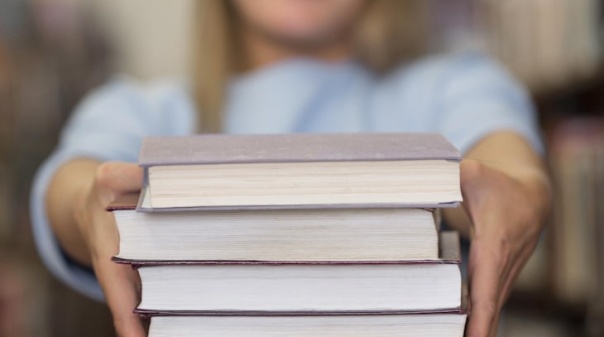 Amanhã há troca de livros na sede da "folha de medronho" em Loulé
