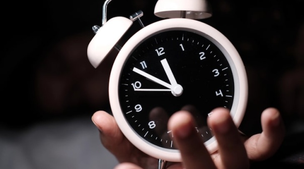 Conselhos para minimizar o impacto da mudança de hora na saúde