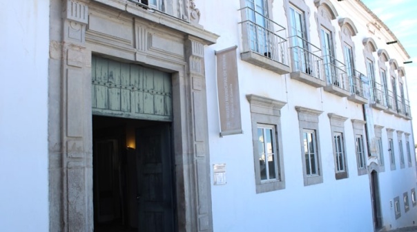 Exposição de obras da Coleção de Arte Contemporânea do Estado em Tavira até setembro
