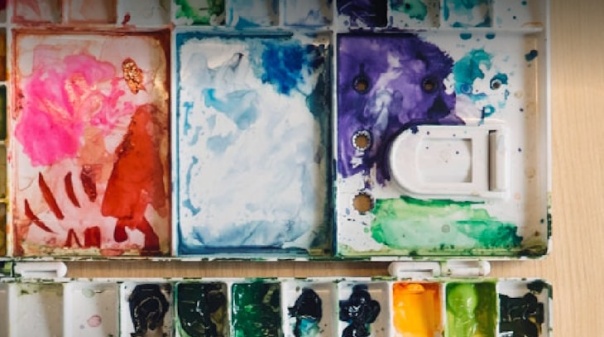 Escola de Artes de Lagoa promove oficina de pintura 