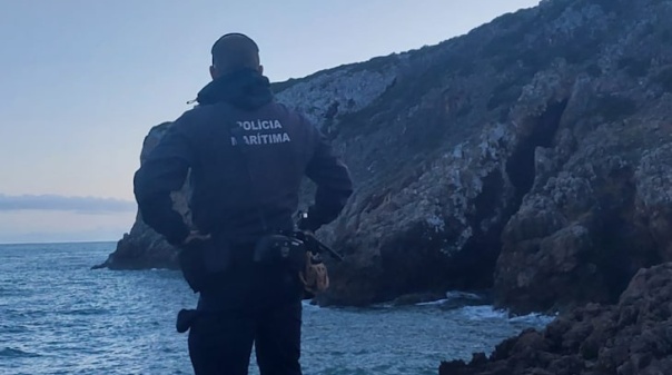 Buscas por parapentista desaparecido no Algarve continuam sem dar resultados