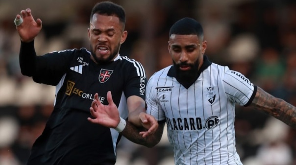 Farense e Casa Pia empatam sem golos em Faro