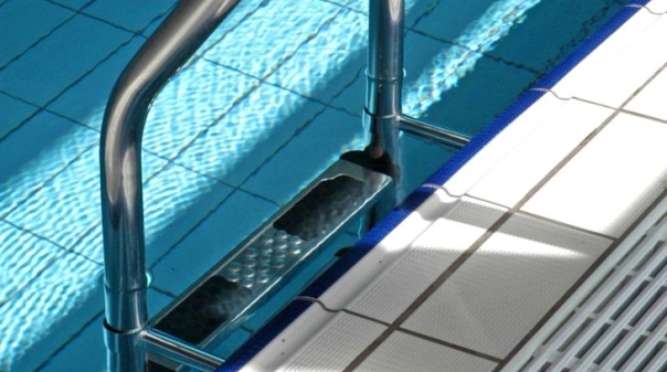 Deteção de legionela leva Câmara de Aljezur a fechar temporariamente piscinas