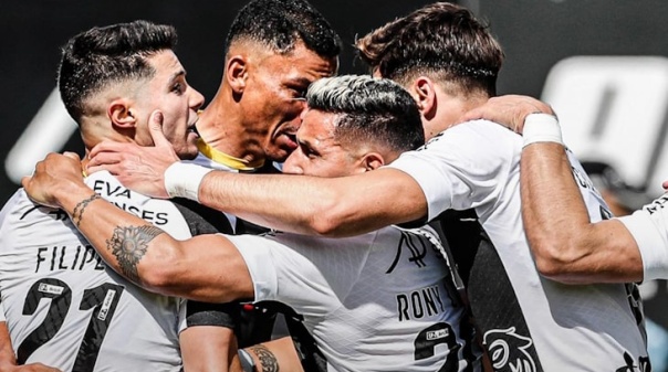 Golo nos descontos de Poveda dá vitória ao Farense na receção ao Famalicão