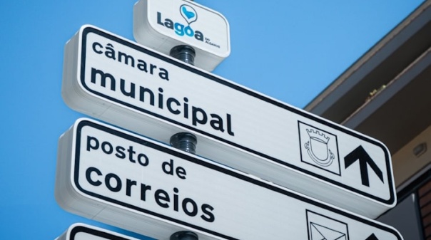 Concelho de Lagoa com sinalização «uniformizada e moderna»