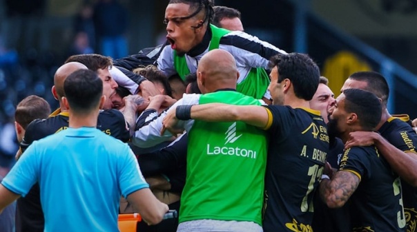 Farense "arranca" triunfo em Guimarães e mantém-se na luta pela permanência
