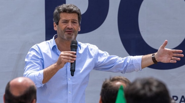 André Ventura sente-se mal e é retirado do palco em Tavira