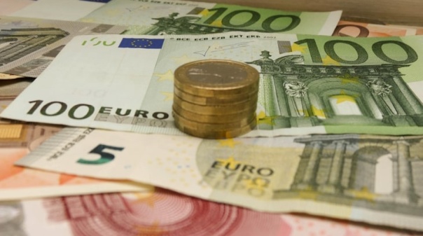 Bruxelas mais pessimista que Governo prevê excedente de 0,1% este ano e regresso a défice em 2026