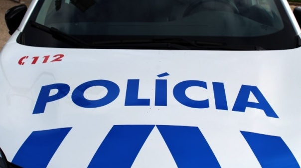 Dois homens detidos em Olhão por agressões a grávida, posse de arma proibida e tráfico de estupefacientes