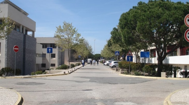 Estudantes da UAlg promovem tribuna pública sob o lema “Não Recuamos!”