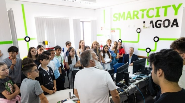 Alunos de Lagoa unem conhecimento e tecnologia para criar projetos inovadores