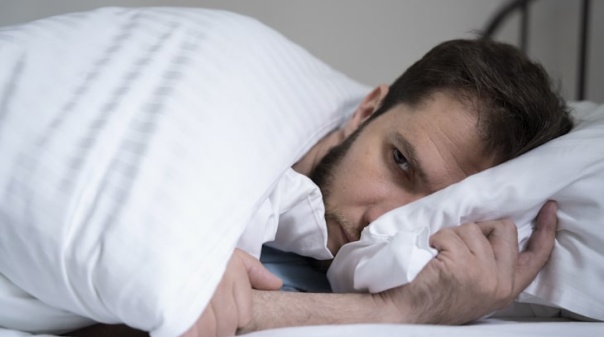 Dorme mal? Conheça os riscos para a saúde
