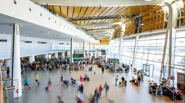 PSP antecipa reforço de meios no aeroporto de Faro para resposta a filas de espera