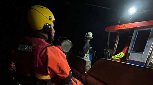 Embarcação de pesca esteve em risco de afundar ao largo de Altura
