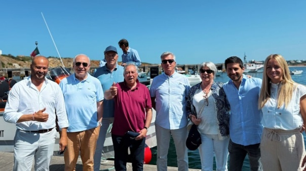 Missão de eurodeputados termina em Sagres com alerta sobre abandono de plataformas de aquacultura