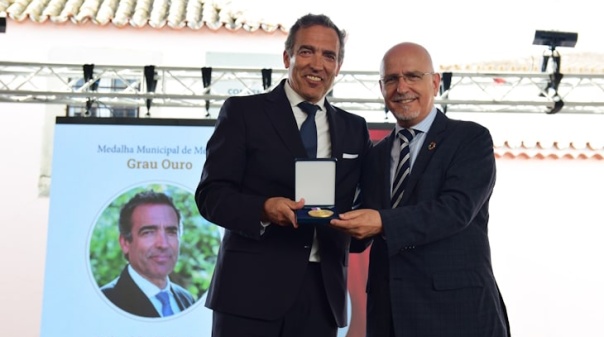 Reinaldo Teixeira foi agraciado com a medalha de mérito grau ouro em Loulé 