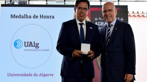 Universidade do Algarve recebeu medalha de honra do Município de Loulé