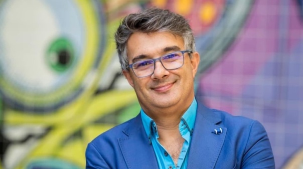 Jorge Serafim apresenta-se para “Serão de Contos” na biblioteca de Loulé