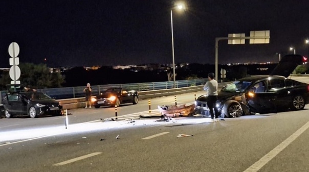 Colisão entre dois ligeiros com 6 feridos leves em Almancil