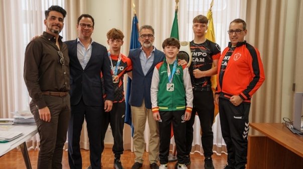 Executivo da Câmara de Olhão recebeu atletas do Ninpo Team 