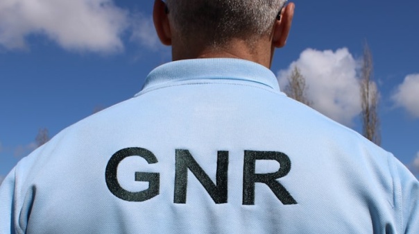 GNR detém dois suspeitos por furtos em residências em Albufeira