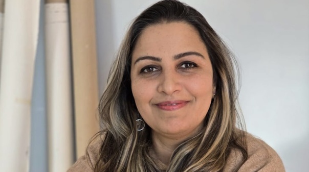 Exposição "Ecos do Silêncio" da pintora Somayeh Gholami para apreciar em Silves