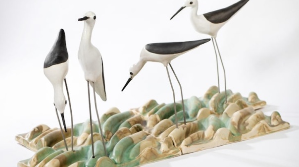 Exposição da ceramista Bernadette Martins inspirada na paisagem e fauna do Algarve