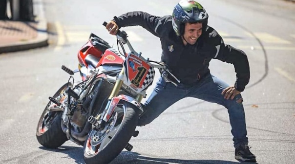 Campeão mundial de Freestyle apresenta performance no XX Convívio Motard de Moncarapacho