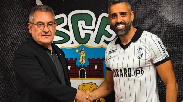 Marco Matias renova e segue para a quarta época no Farense