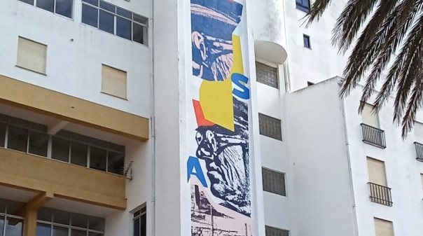 Inaugurado mural na Praia da Luz em homenagem ao arquiteto José Veloso